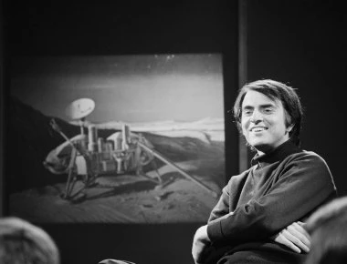 Carl Sagan: «Αν το φως που ανέτειλε στην Ανατολική Μεσόγειο 2.500 χρόνια πριν δεν είχε σβήσει σήμερα θα...» (βίντεο)